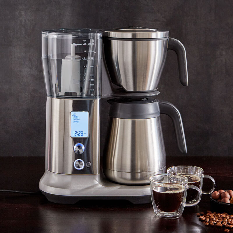 La machine à café filtre prépare le café de manière professionnelle et précise Photo 4