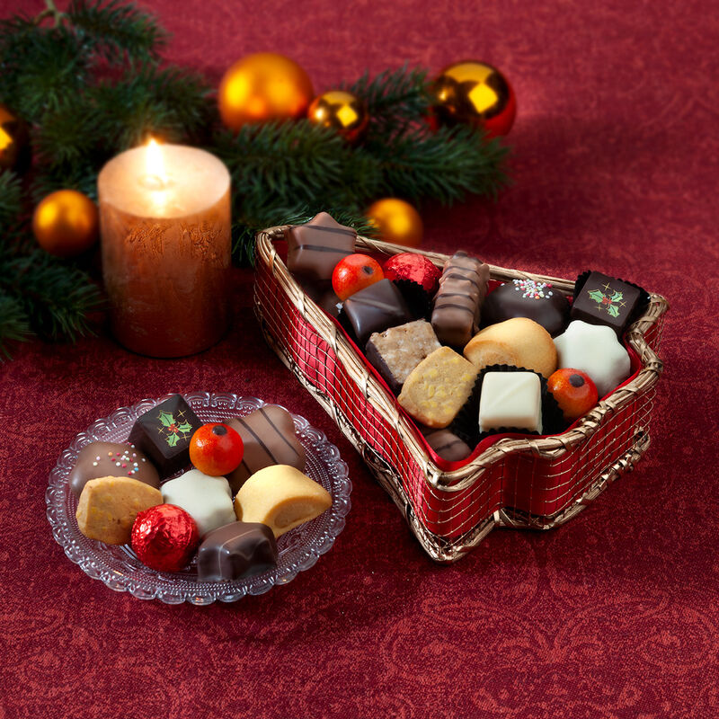 Assortiment de douceurs de Noël aux épices et noix - Une spécialité artisanale Photo 2