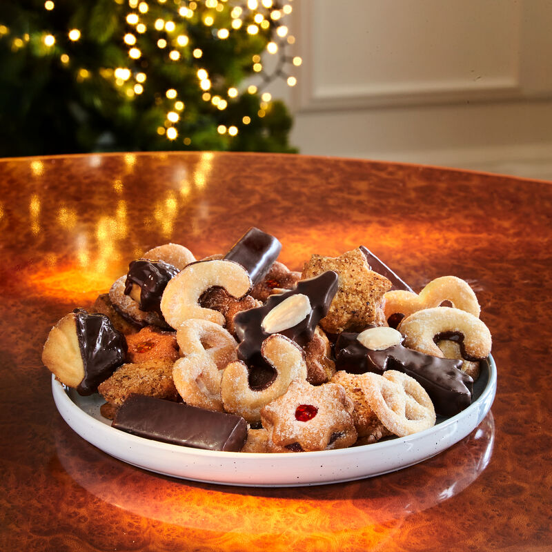 Assortiment de biscuits de Noël pour le thé : un grand plaisir offert par la tradition Photo 2