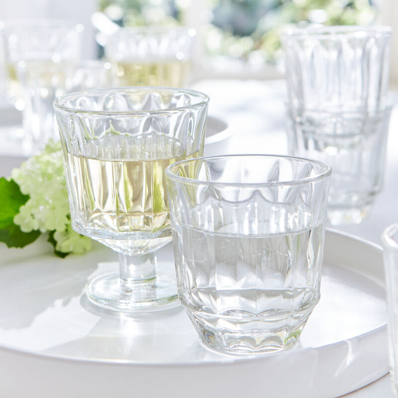 Des verres à eau français classiques fascinants par leurs reflets scintillants Photo 2