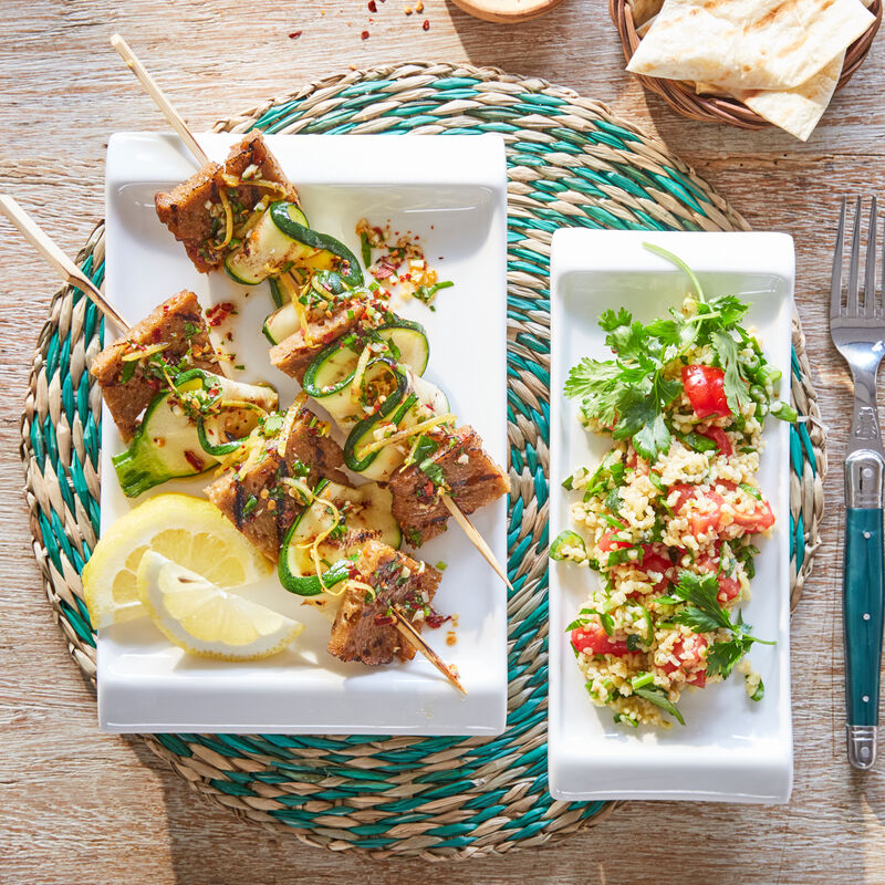 Brochettes de seitan et de courgettes avec salade de taboul