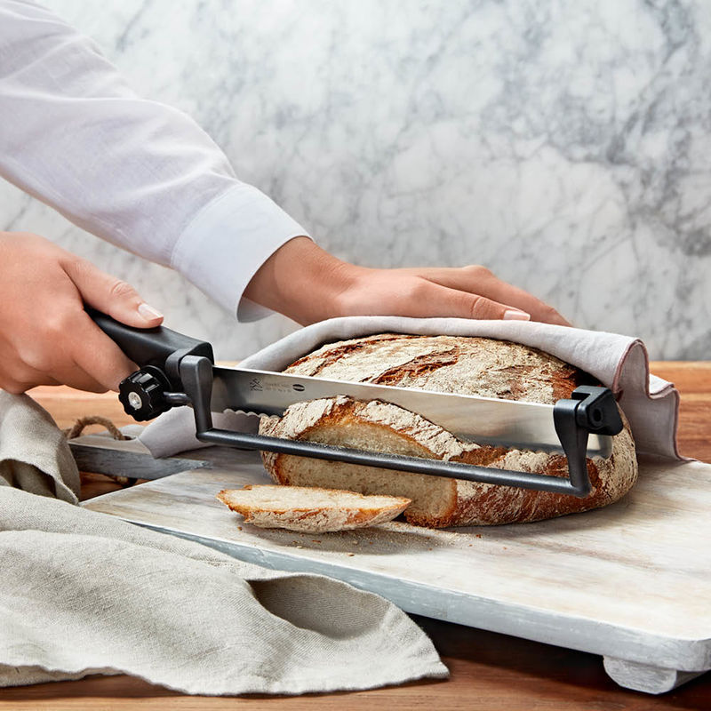 Le couteau à pain avec guide de coupe : de belles tranches toujours régulières