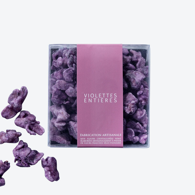 Les fleurs de violettes provençales cristallisées et comestibles subliment gâteaux, glaces, desserts et boissons