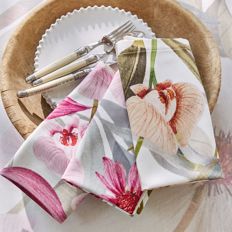 Serviettes de table florales d'un atelier de tissage traditionnel de Sicile