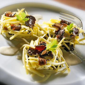 Image du produit pour 'Carpaccio de truffes aux lamelles de pommes de terre sur une mulsion de truffes'