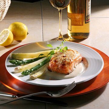 Image du produit pour 'Saumon sous sa crote de pommes de terre avec asperges et sauce Noilly Prat'