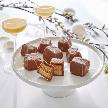 Image du produit pour 'Une liqueur aux oeufs crmeuse ennoblit les pointes de gteau  la broche fabriques  la main, gteau  la broche'