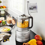 Image du produit pour 'Multifonctionnel et puissant : le robot mnager KitchenAid permet mme de ptrir la pte'