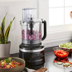 Image du produit pour 'Multifonctionnel et puissant : le robot mnager KitchenAid permet mme de ptrir la pte'