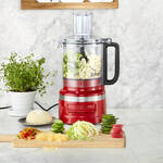 Image du produit pour 'Le robot multifonction 2,1 l r�duit en pur�e, coupe, r�pe et p�trit m�me la p�te'