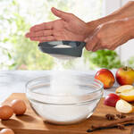 Image du produit pour 'Tamis et pelle  farine – contenance 240 ml'