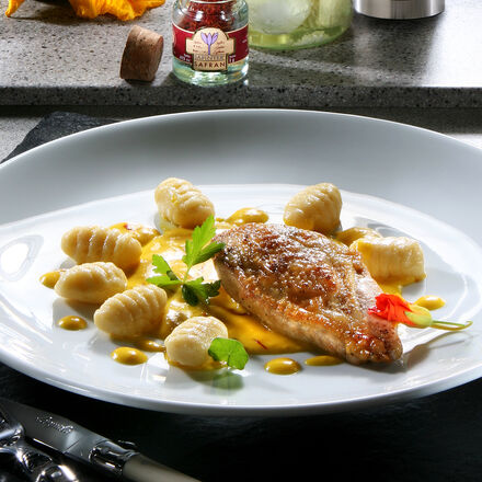 Image du produit pour ' Suprme de pintade avec gnocchi potiron-fromage de chvre et sauce potiron-safran'