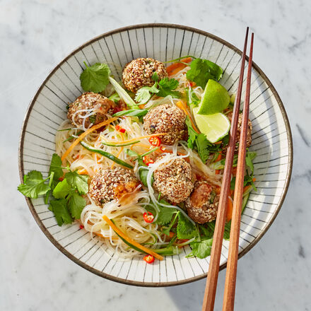 Image du produit pour 'Boulettes de viande au ssame et salade de nouilles de verre colore'