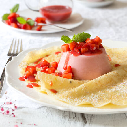 Image du produit pour 'Crpes avec timbale de mousse frache aux fraises'
