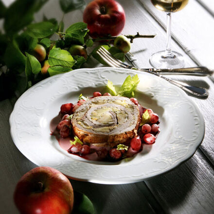 Image du produit pour 'Rti de porc aux pommes et aux petits oignons blancs caramliss accompagn d'une sauce au calvados'