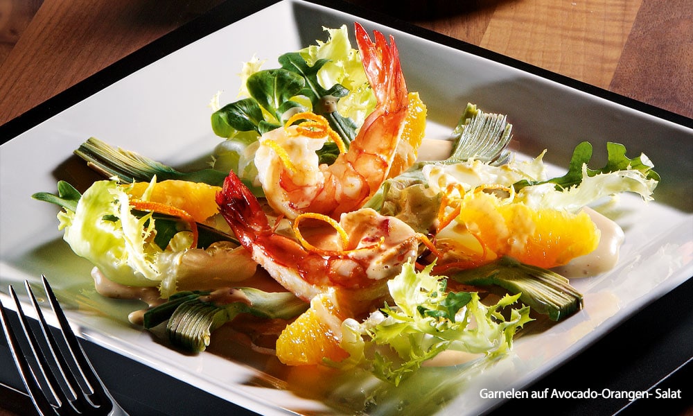 Crevettes sur salade à l'avocat et à l'orange Recette